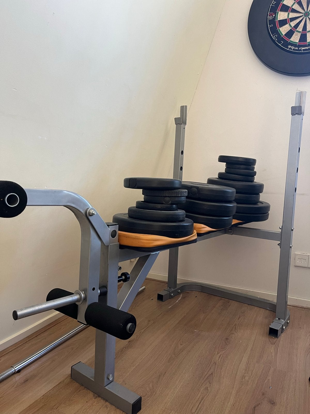 Fitnessbank met halterstang en gewichten (Tunturi), Sport en Fitness, Ophalen, Gebruikt, Armen, Fitnessbank