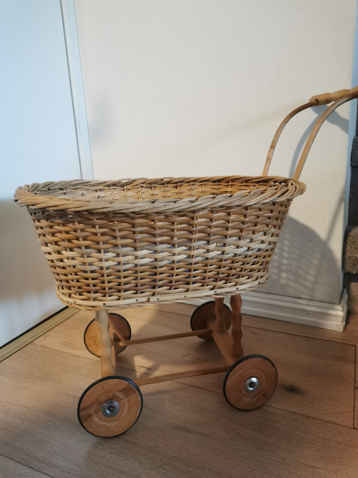 Vintage retro rotan rieten poppenwagen kinderwagen, Ophalen of Verzenden, Gebruikt, Jongen of Meisje
