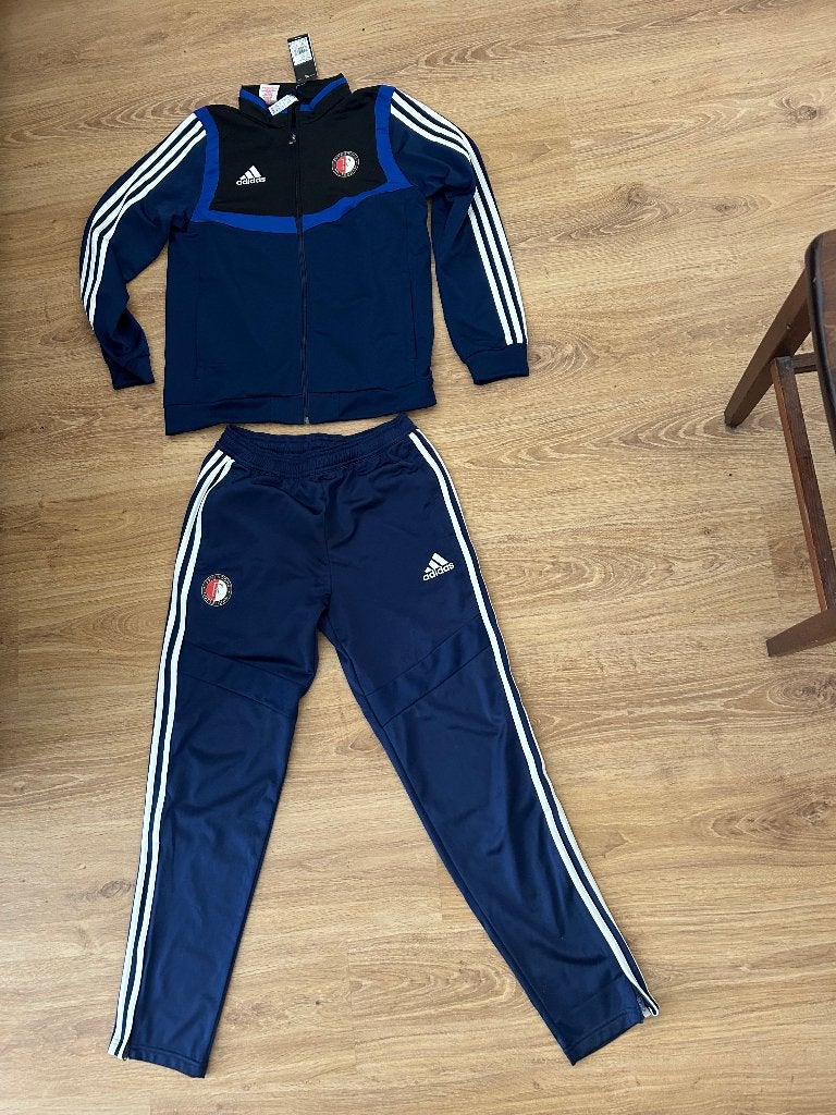 Feyenoord trainingspak maat 164 - nieuw, Adidas, Jongen of Meisje, Ophalen of Verzenden, Nieuw
