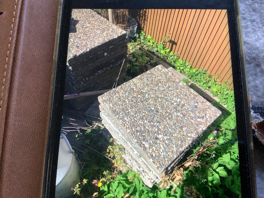 Gratis  zo’n 150 Grindtegels 50/50  in Alkmaar, Tuin en Terras, Ophalen, Gebruikt, Beton, Terrastegels