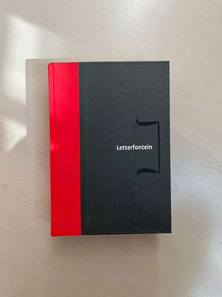 Boek: Letterfontein, 1e druk vd 4e editie nr 693/1000, Boeken, Ophalen of Verzenden, Zo goed als nieuw, Overige onderwerpen