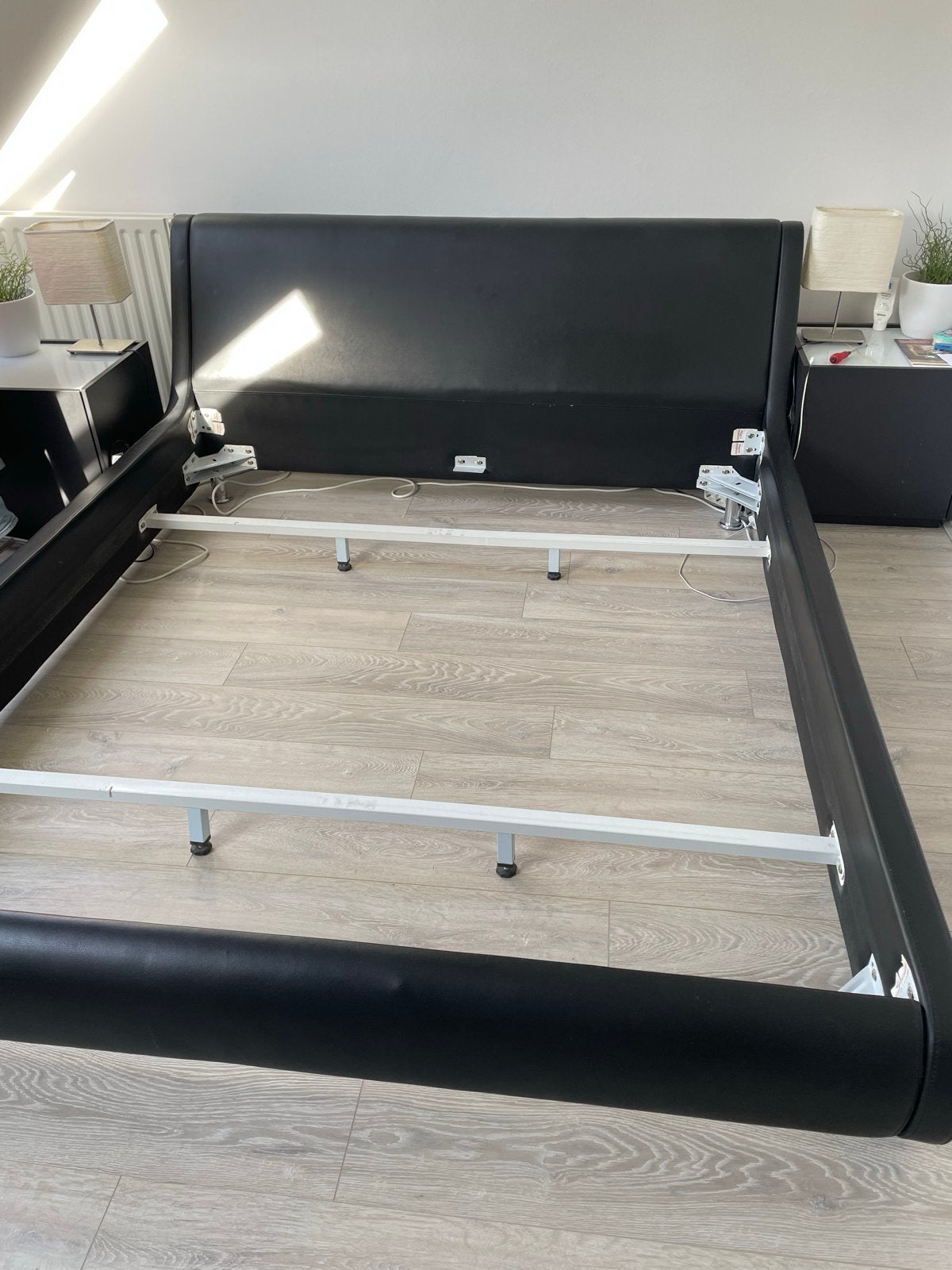 Antraciet ledikant 180x200 met hoofdbord en 2 nachtkastjes, Antiek en Kunst, Ophalen