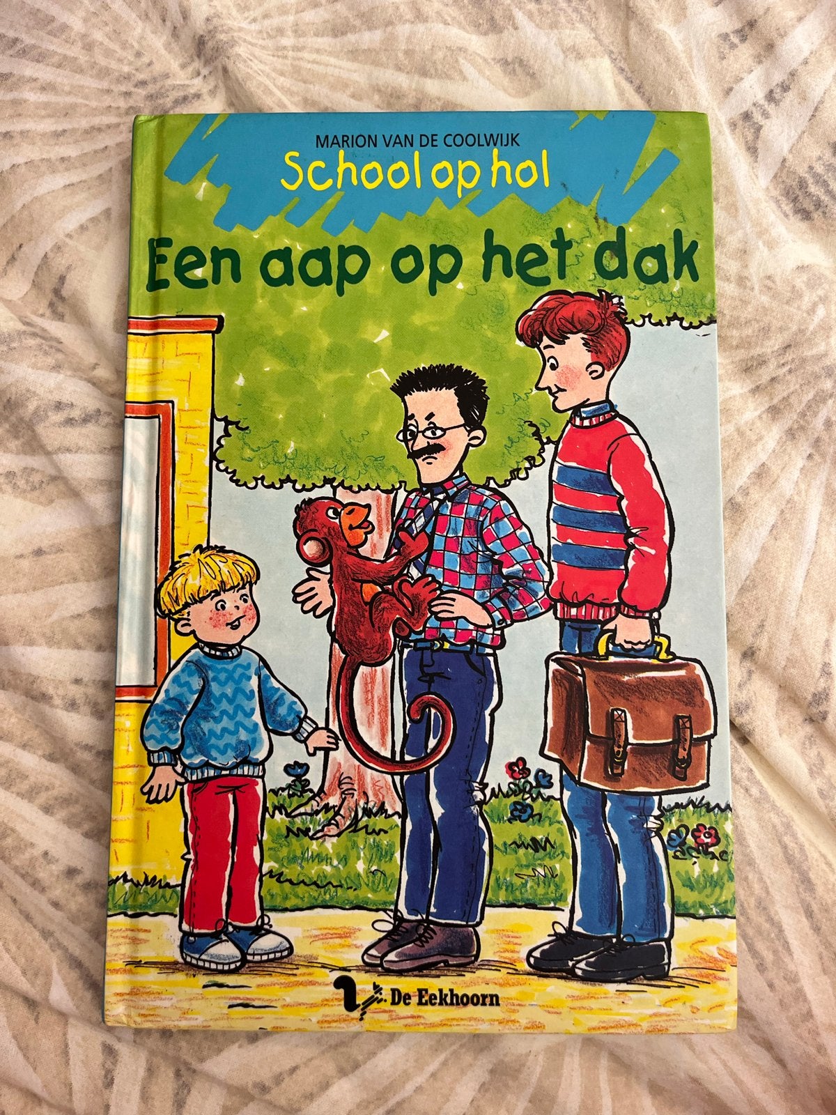 School op hol: Een aap op het dak - Marion van de Coolwijk, Ophalen of Verzenden, Gelezen, Fictie algemeen