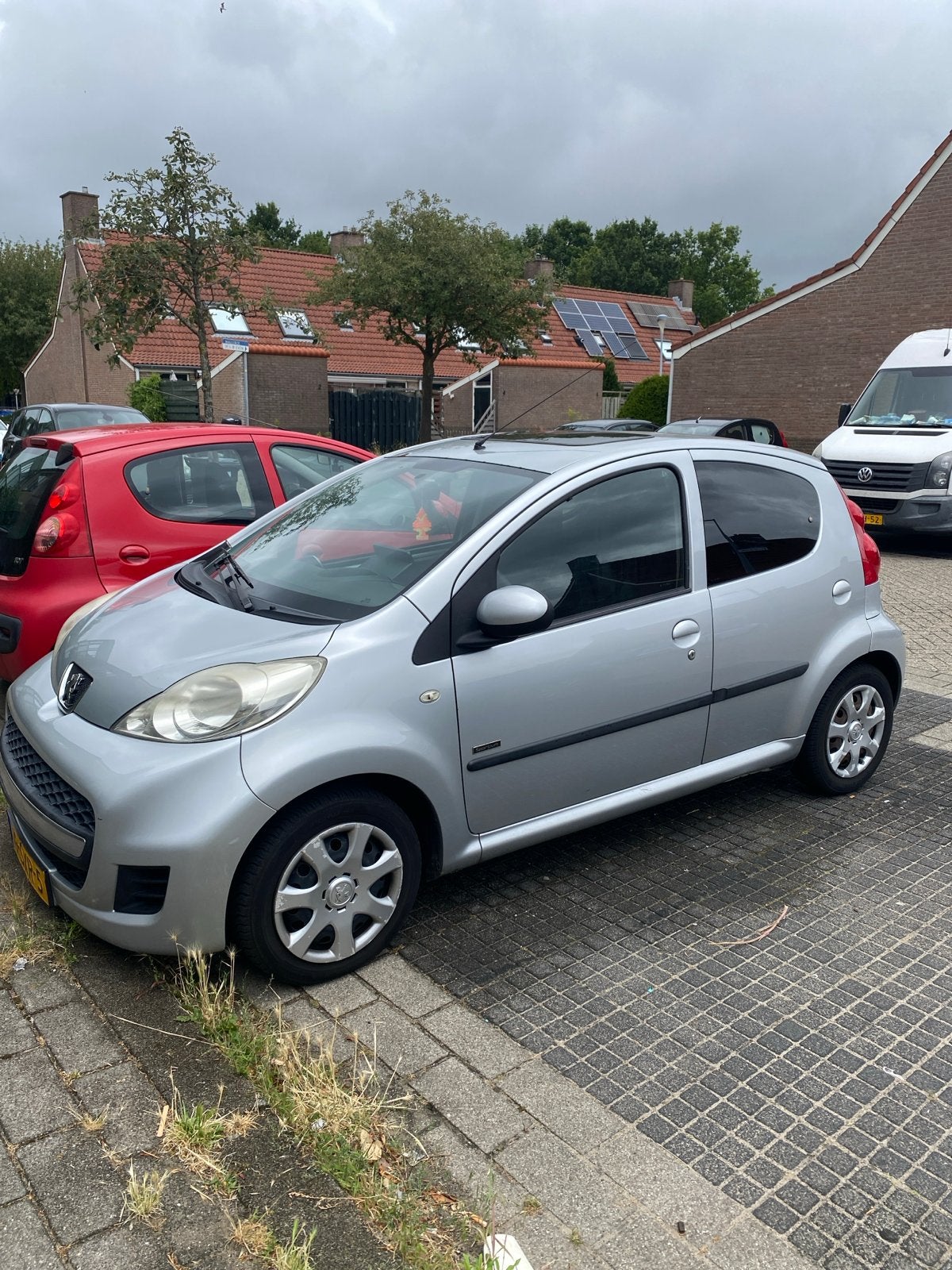 Peugeot 107 1.0 12V 5DR 2011 Grijs, Voorwielaandrijving, Stof, 4 stoelen, 68 pk