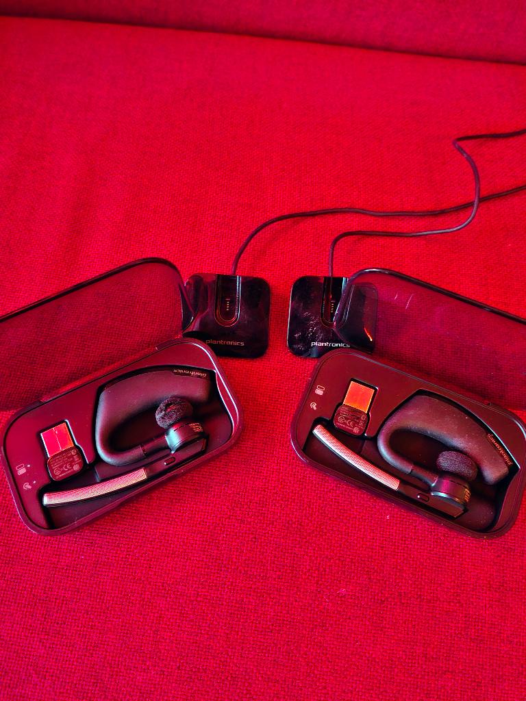 2x Plantonics Poly Voyager Legend headset koptelefoon in ear, Overige merken, Gebruikt, Verzenden, Op oor (supra aural)