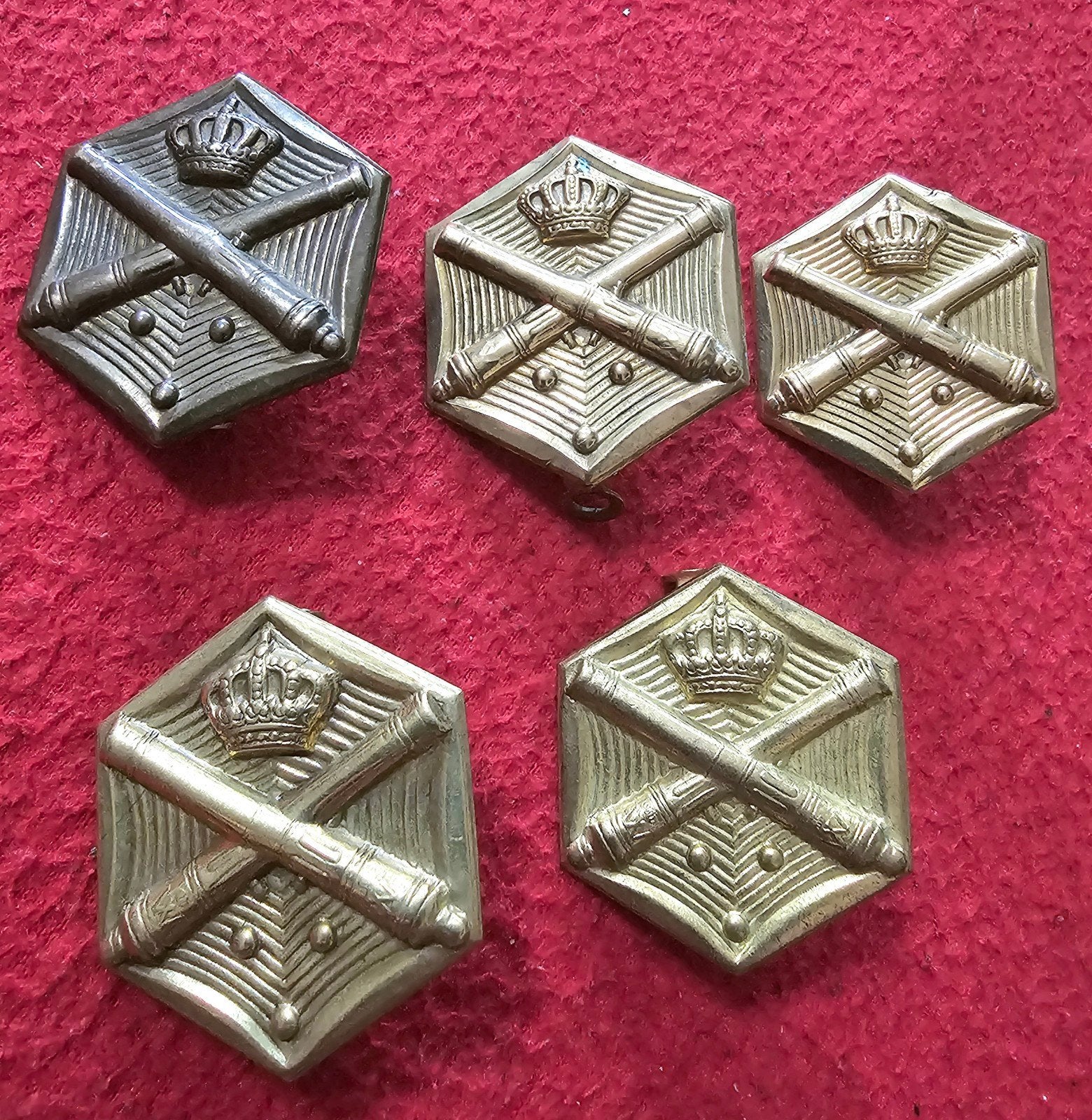 5x Militair embleem Landmacht artillerie. MVO, Ophalen of Verzenden, Landmacht, Nederland, Embleem of Badge