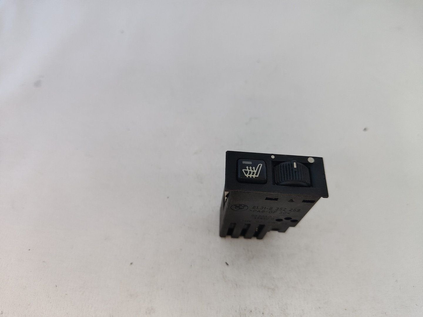 Schakelaar stoelverwarming BMW 5 / 7 Serie E39 E38 613183522, Gebruikt, -, -, Ophalen of Verzenden