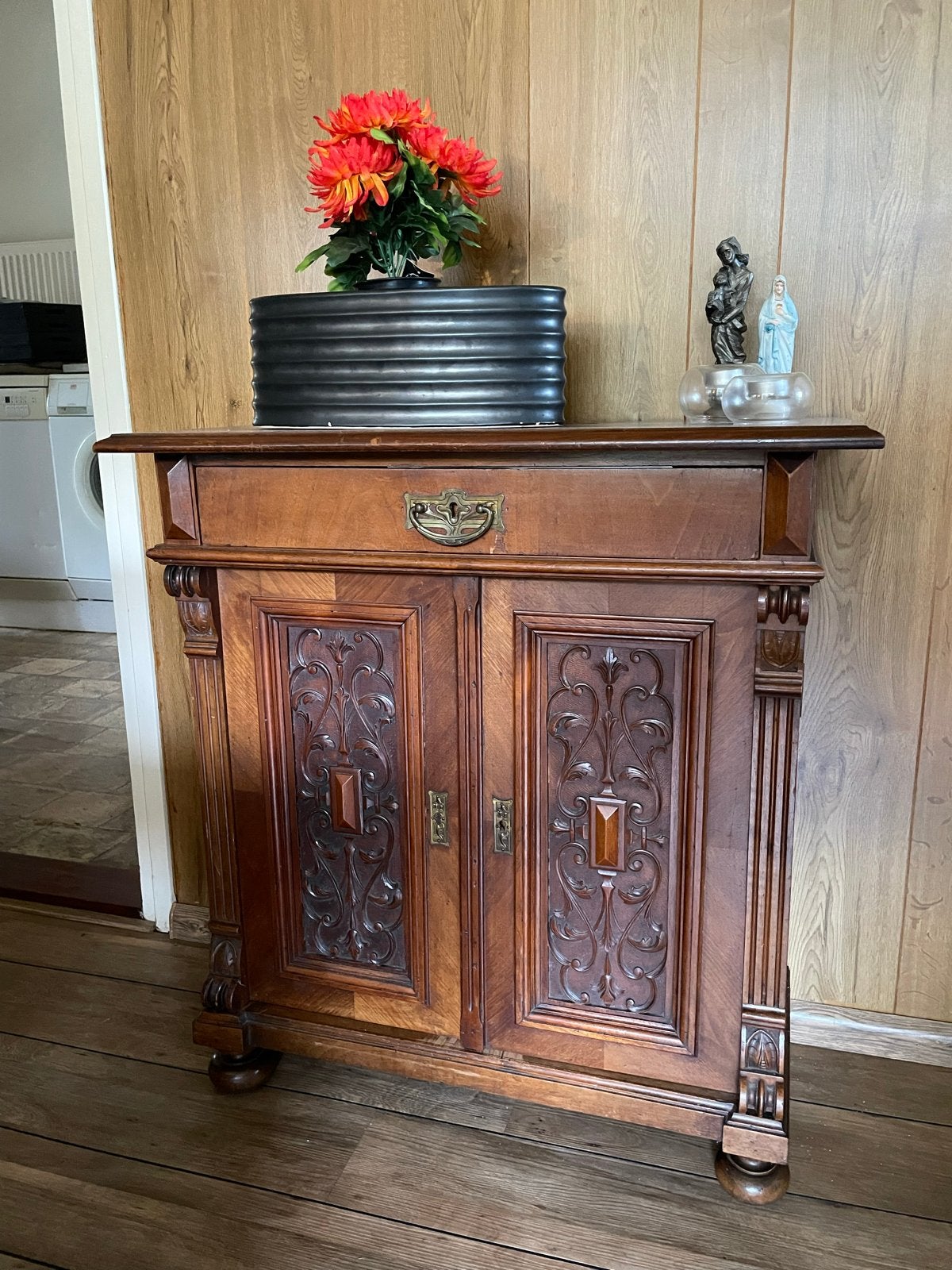 Antieke houten kast met lade en gesneden deuren, Antiek en Kunst, Ophalen