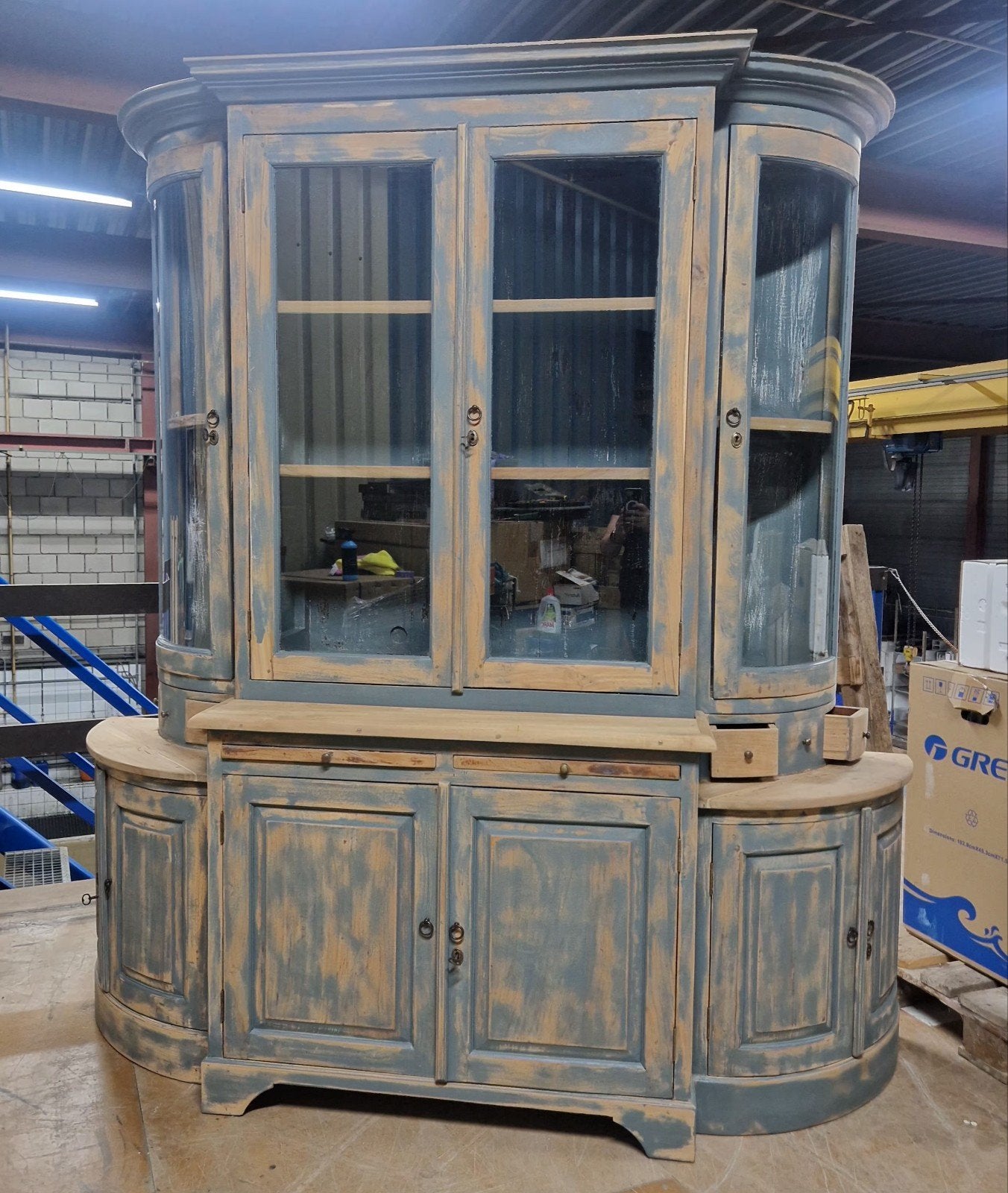 Unieke Teakhouten Kast met Gebogen Deuren -, Ophalen, Landelijk/sober/industrieel/ibiza, Met deur(en), 200 cm of meer