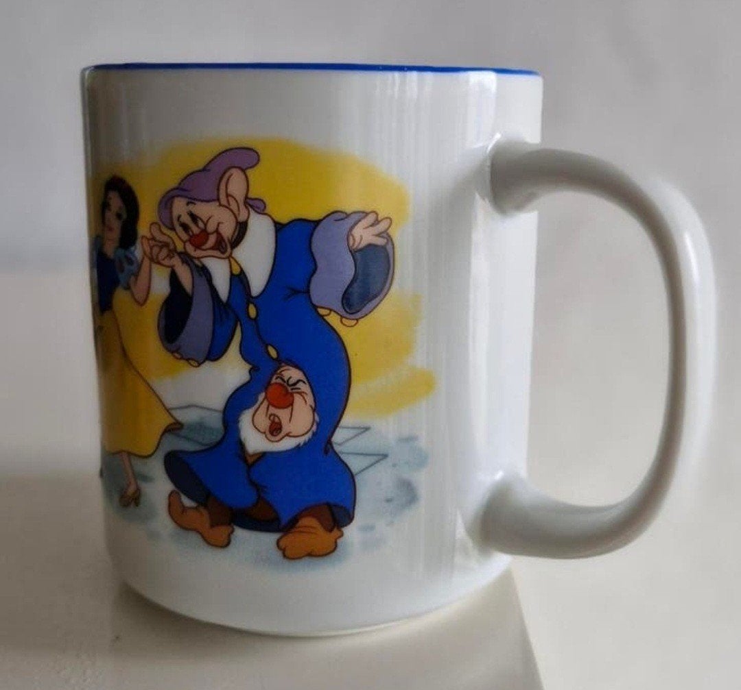 Disney Beker Japan Sneeuwwitje en de zeven Dwergen, Ophalen of Verzenden, Sneeuwwitje of Doornroosje, Zo goed als nieuw, Servies