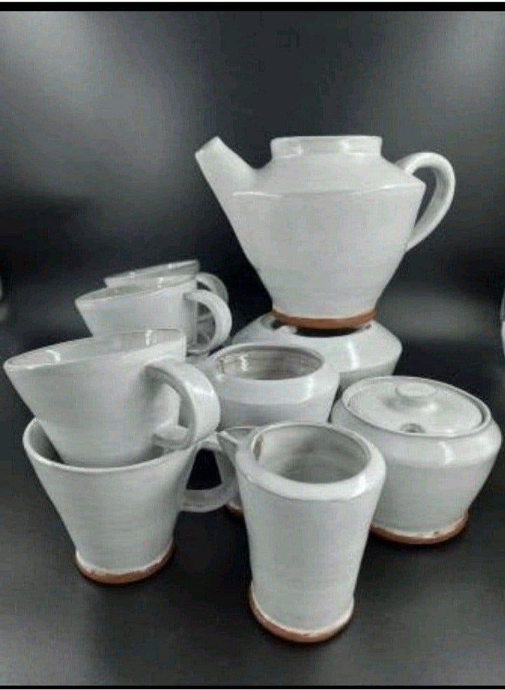11 delig aardewerk servies keramiek uniek
keramiek, gedraaid