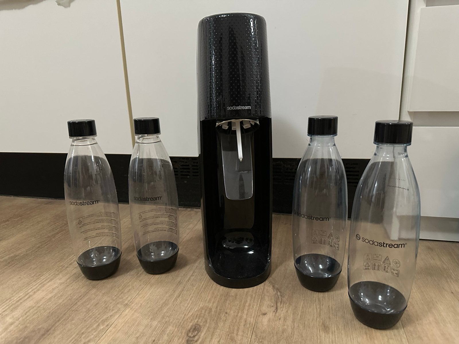 Sodastream met cilinder en 4 flessen, Ophalen, Gebruikt