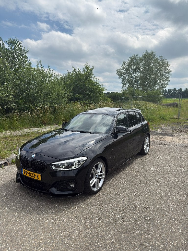 BMW 118i M Sport Automaat|Schuifdak|CarPlay|HiFi|NAP|Leer, Auto's, Zwart, 650 kg, 19 km/l, Particulier