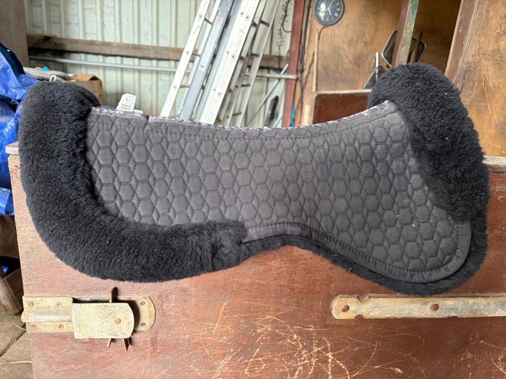 Mattes Zadelbontje Dressuur maat L, Dieren en Toebehoren, Paarden en Pony's | Dekens en Dekjes, Full (L), Ruggengraat vrij, Ophalen of Verzenden
