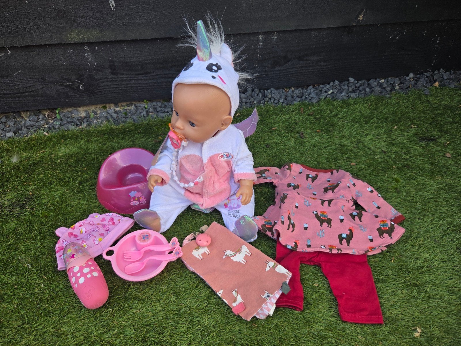 Baby Born pop met accessoires en extra kleding, Kinderen en Baby's, Speelgoed | Poppen, Ophalen, Gebruikt, Babypop