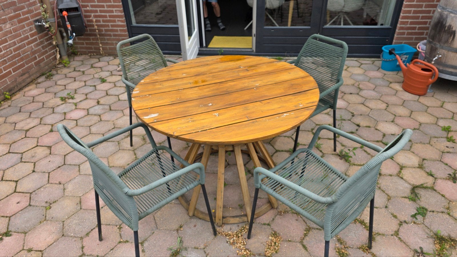 GRATIS tuintafel en 4 stoelen, Ophalen, Gebruikt, Hout