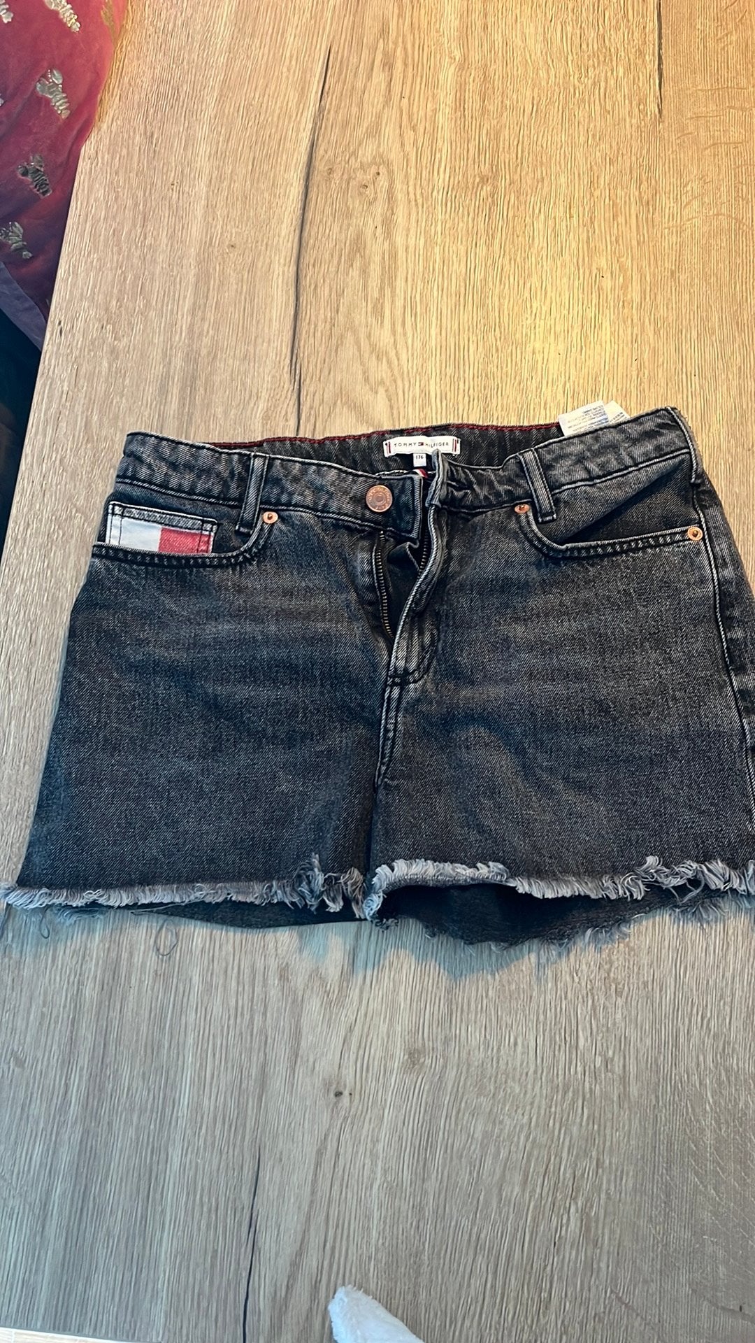 Super leuk kort zwart spijkerbroekje maat 176, Ophalen of Verzenden, Zo goed als nieuw, Meisje, Broek