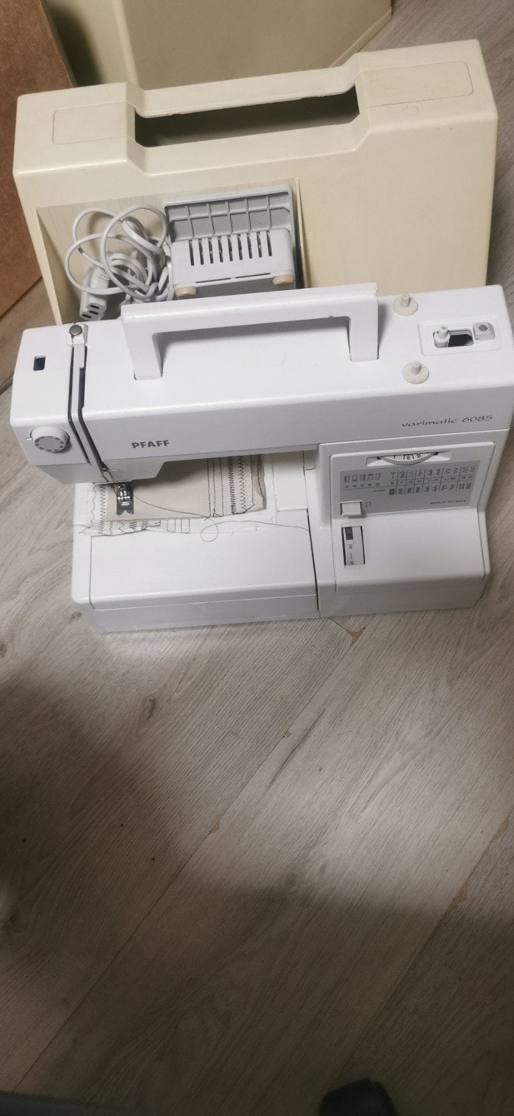 PFAFF varimatic 6085 6 mm steklengte Echt Leer naaien goed., Ophalen of Verzenden, Zo goed als nieuw, Naaimachine, Pfaff