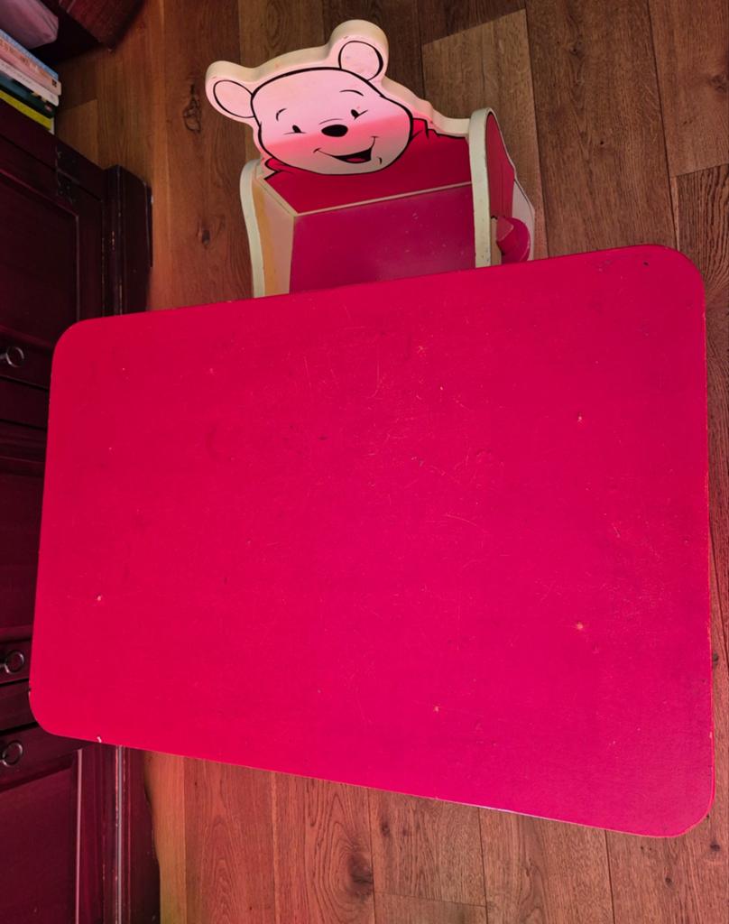 Rode kindertafel met Winnie de Poeh stoel, Ophalen, Gebruikt, Tafel(s) en Stoel(en)