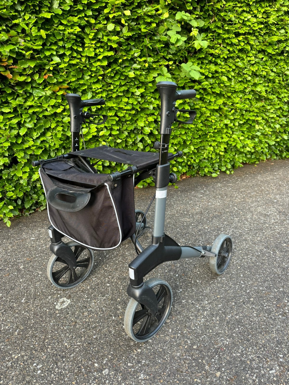Rollator lichtgewicht opvouwbaar tasje, Diversen, Ophalen, Lichtgewicht, Zo goed als nieuw