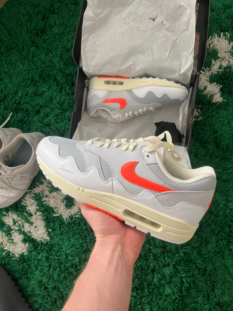 Nike Air Max 1 x Patta White Hyper Crimson maat 45, Ophalen of Verzenden, Nieuw, Wit