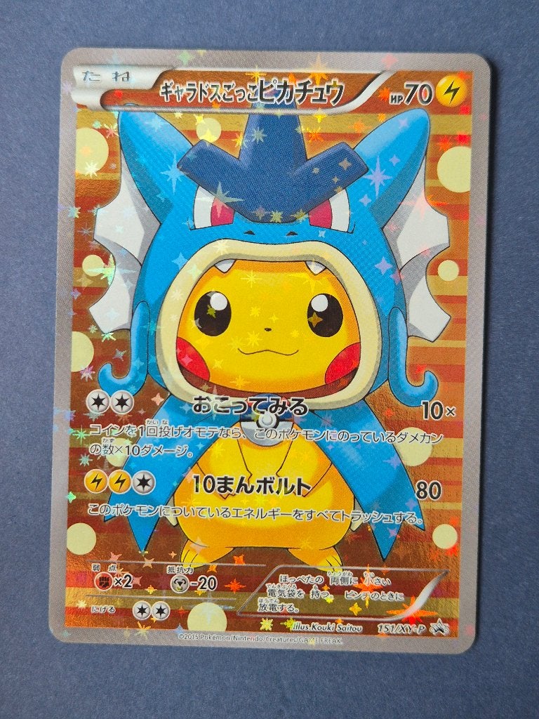 Pikachu Gyarados poncho pokemon kaart 151/XY-P, Ophalen of Verzenden, Zo goed als nieuw, Losse kaart, Foil