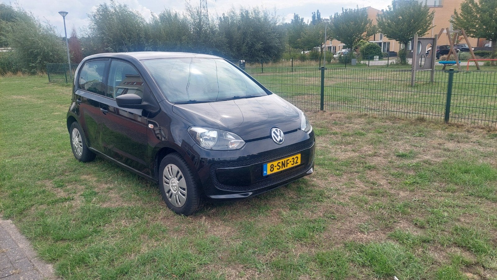 zwarte Vw up! bluemotion # 5 drs # 2014 # airco # allseason#, Auto's, Voorwielaandrijving, Stof, 840 kg, 4 stoelen