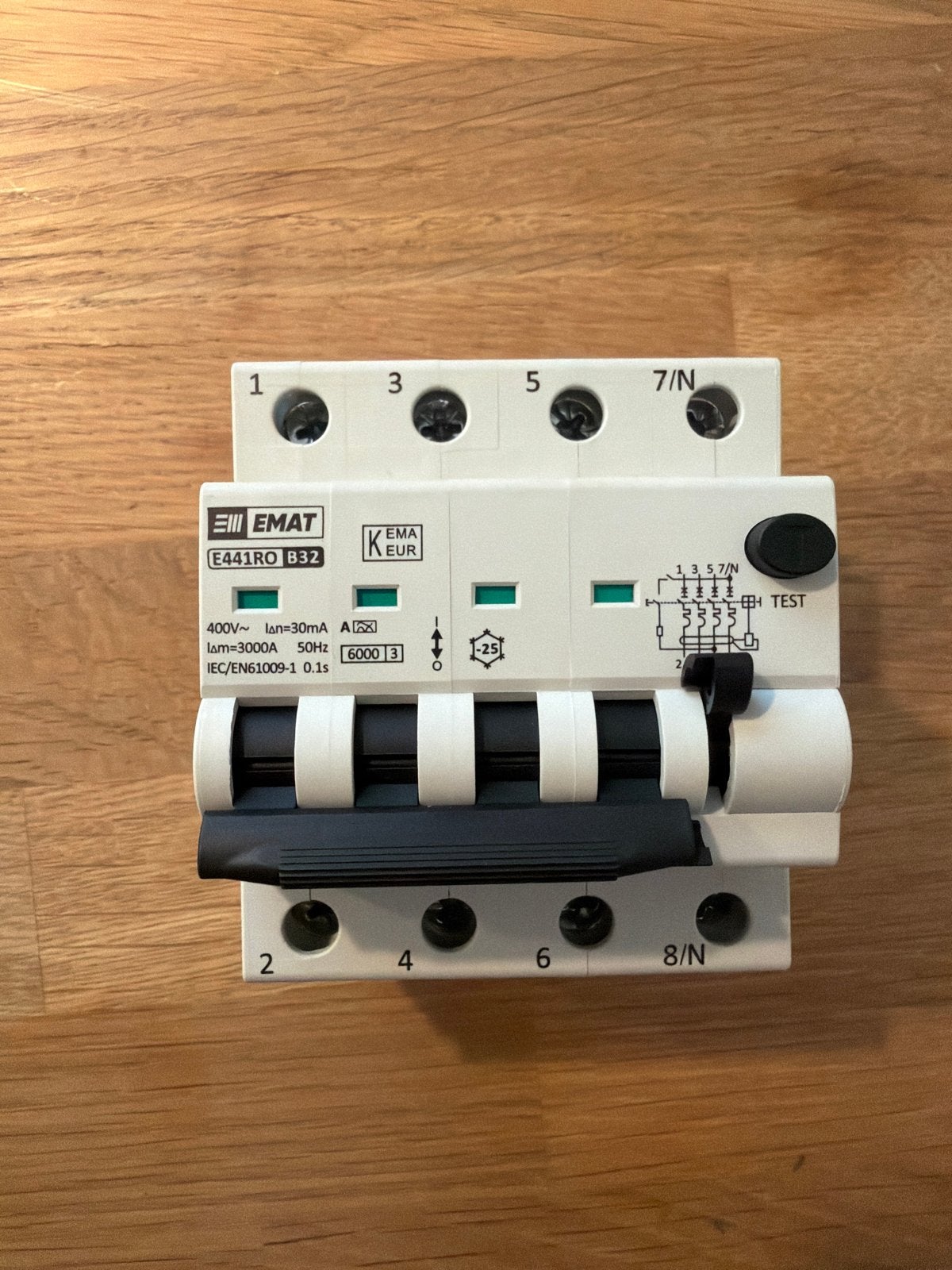 EMAT E441RO B32 Aardlekautomaat 400V 30mA, Ophalen of Verzenden, Gebruikt, Emat, Aardlekautomaat