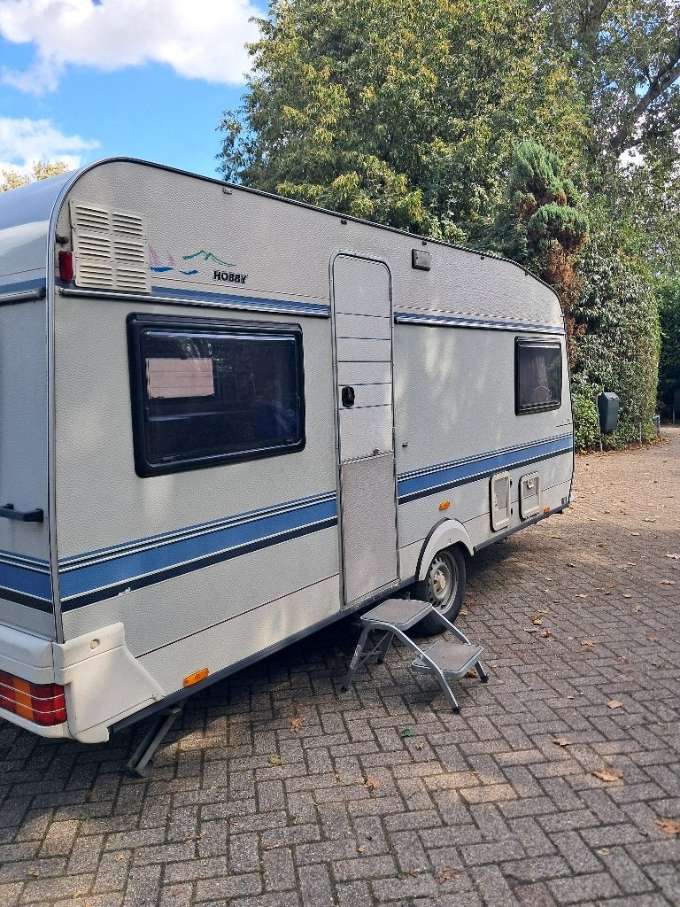 Hobby Prestige Caravan met Mover en Nieuwe Lithium Accu, Caravans en Kamperen, Rondzit, Hobby, Schokbreker, Dwarsbed