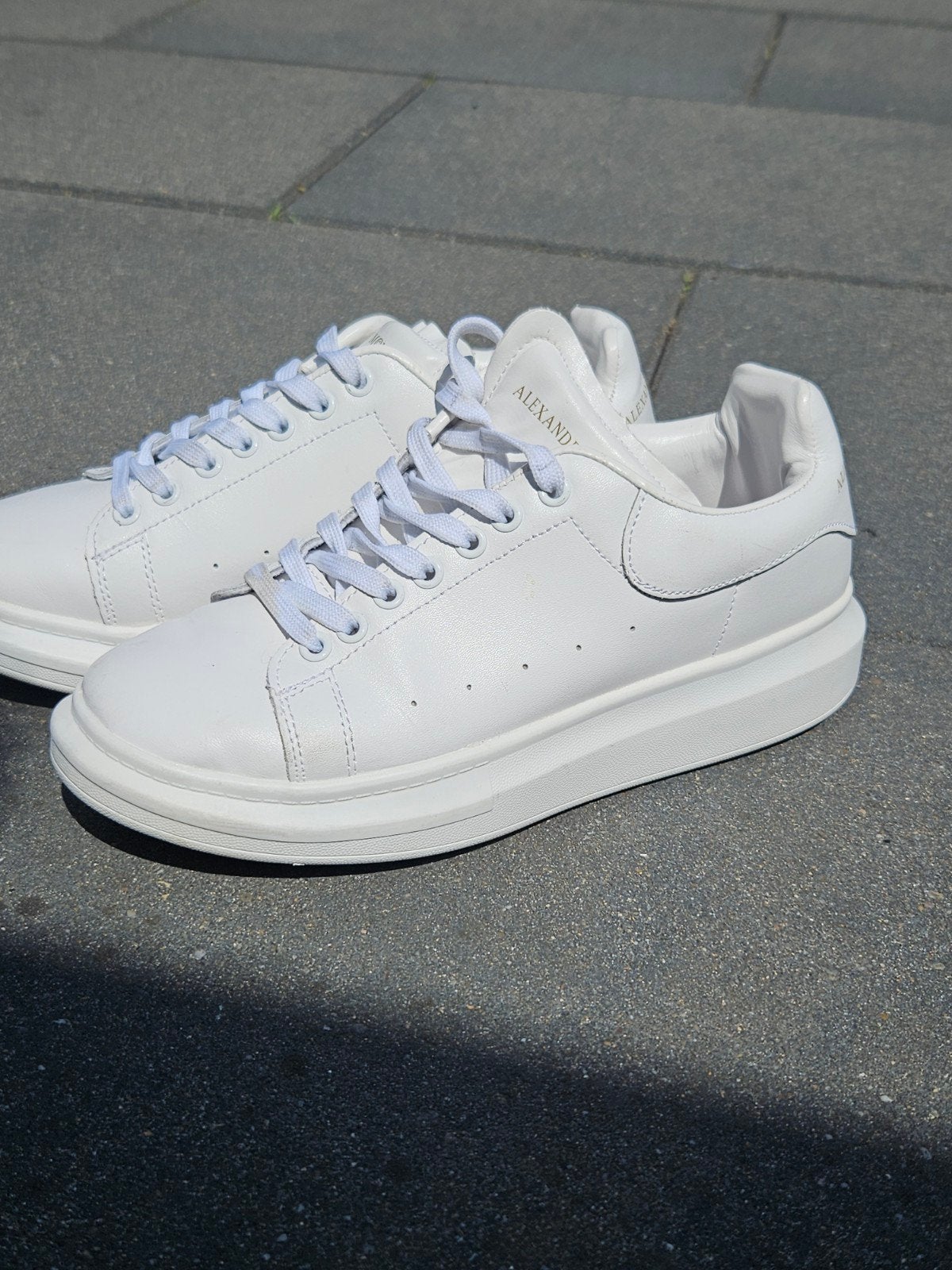 Alexander McQueen Sneakers - Wit, Kleding | Dames, Schoenen, Ophalen of Verzenden, Zo goed als nieuw, Wit, Sneakers of Gympen