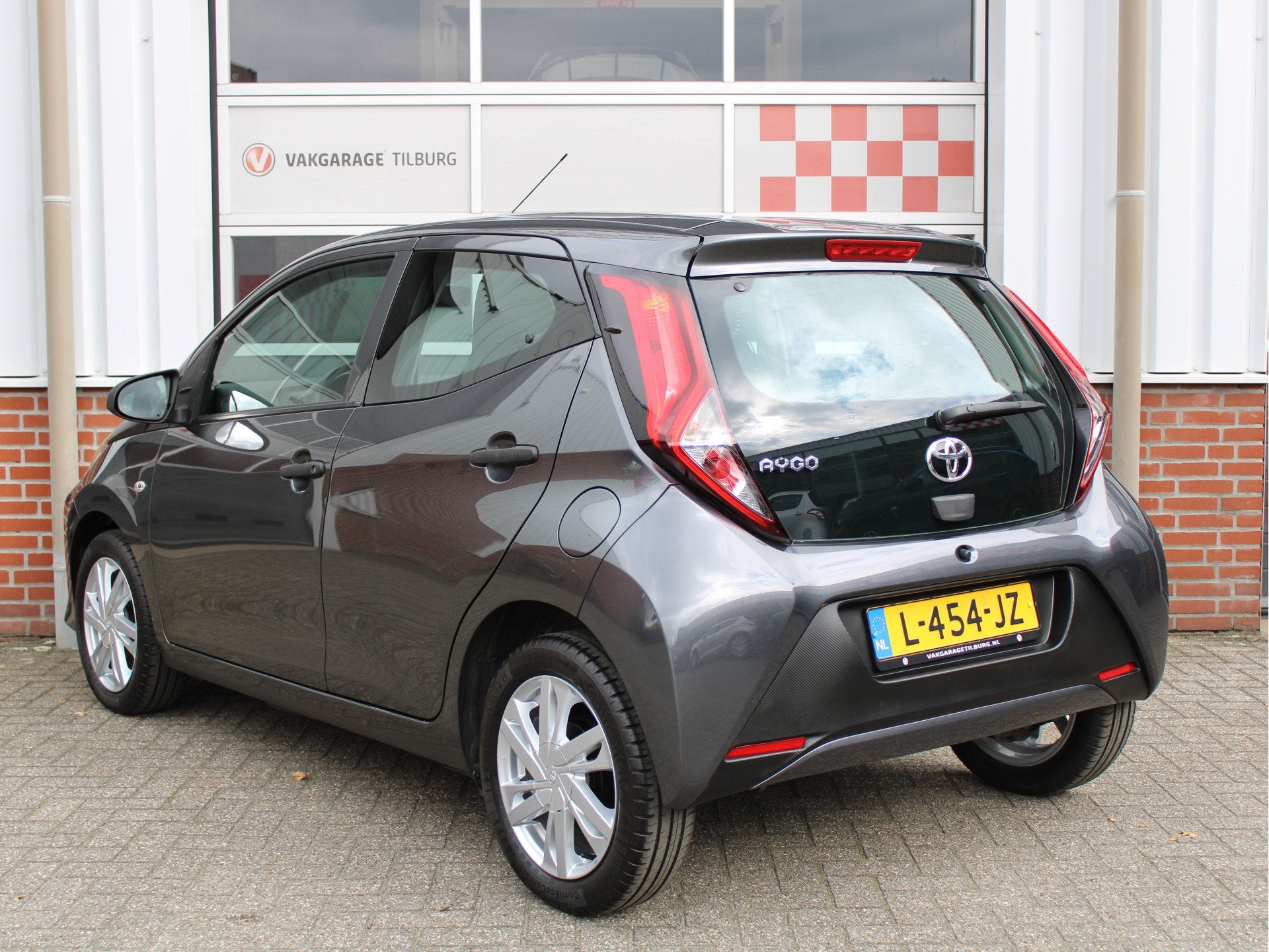 Toyota Aygo 1.0 VVT-i X-Sport 1e Eig/Carplay/15"LMV/Airco/De, Dealer onderhouden, Gebruikt, Euro 6, 4 stoelen