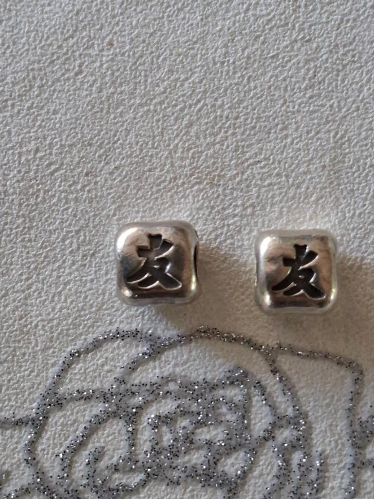 Pandora chinese tekens voor vriendschap., Verzenden, Pandora, Zo goed als nieuw, 2 of 3 bedels