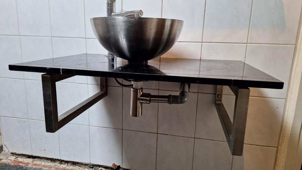 RVS waskom met mengkraan en marmeren blad, Huis en Inrichting, Badkamer | Badkamermeubels, Ophalen