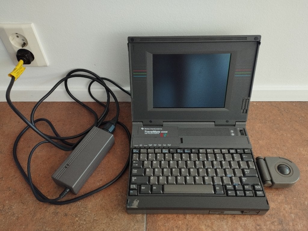 Vintage TravelMate 4000E 486 WinSX/25MHz + muis + voeding, Ophalen of Verzenden