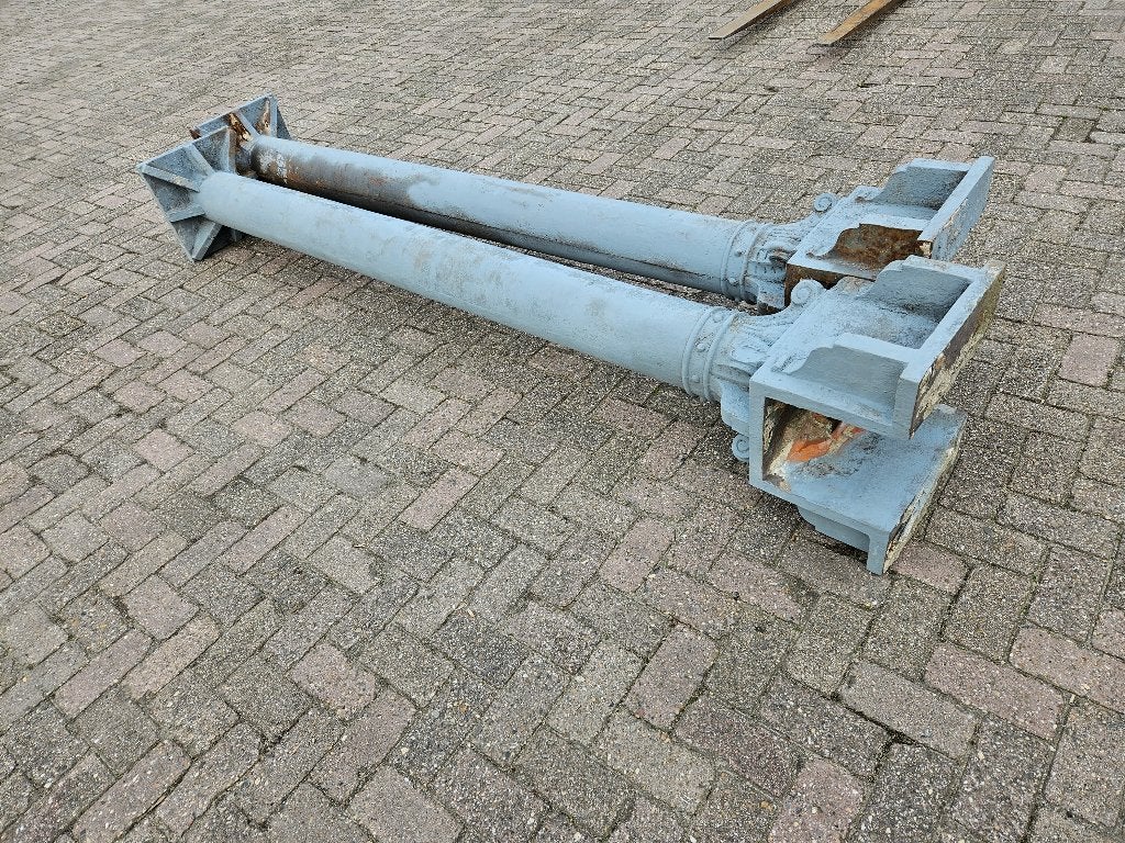 Grote zware antieke pilaren / palen Totaal Lang ca 2.28 m, Ophalen