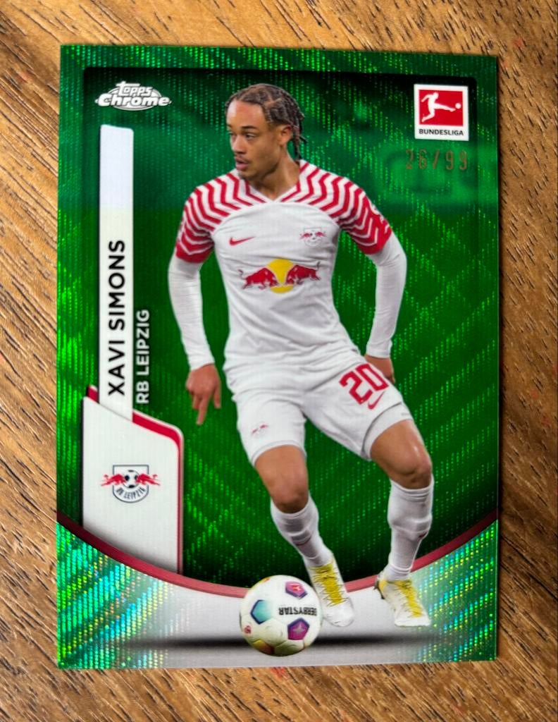 Xavi Simons Topps Chrome Bundesliga Green Refractor 26/99, Ophalen of Verzenden, Nieuw, Buitenlandse clubs, Spelerskaart
