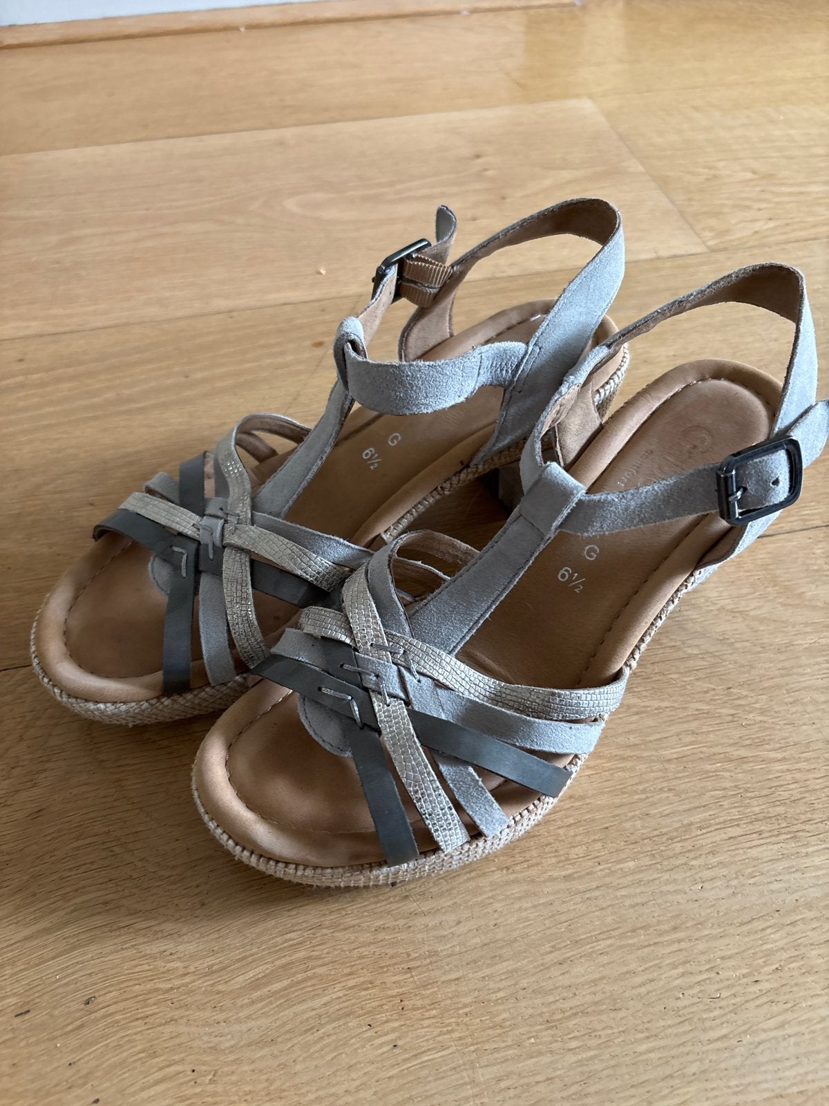 Gabor Comfort Sandalen - Grijsblauw/Beige - maat 39.5/40, Kleding | Dames, Schoenen, Grijs, Gedragen, Sandalen of Muiltjes, Ophalen of Verzenden