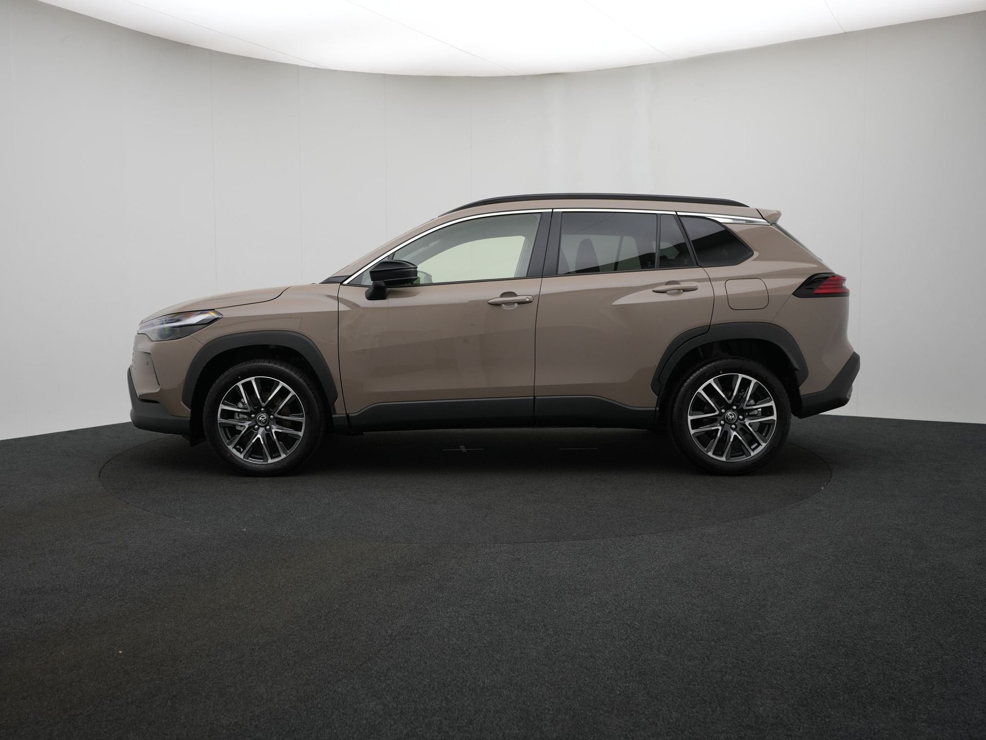 Toyota Corolla Cross Hybrid 140 Dynamic NU met € 3.000,- i, Auto's, 12 maanden, Zwart, 4 cilinders, Bedrijf