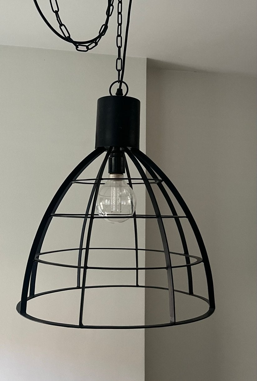 Zwarte metalen hanglamp Kwantum, 6 jaar oud, perfecte staat, Huis en Inrichting, Ophalen, Zo goed als nieuw, Metaal
