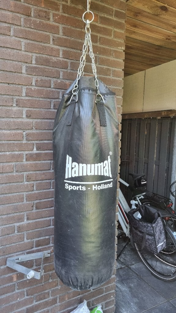 Hanumat bokszak 100cm incl. plafondbeugel met karbijnhaak, Ophalen, Zo goed als nieuw, Bokszak