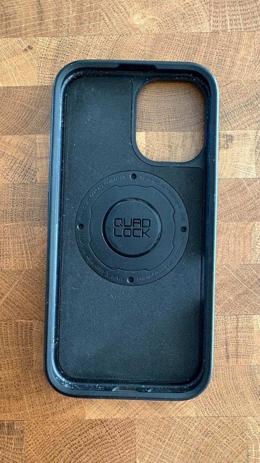 Quad Lock iPhone 16 hoesje - Zo goed als nieuw met groene ri, Zwart, IPhone 16, Quad Lock, Hoesje of Tasje