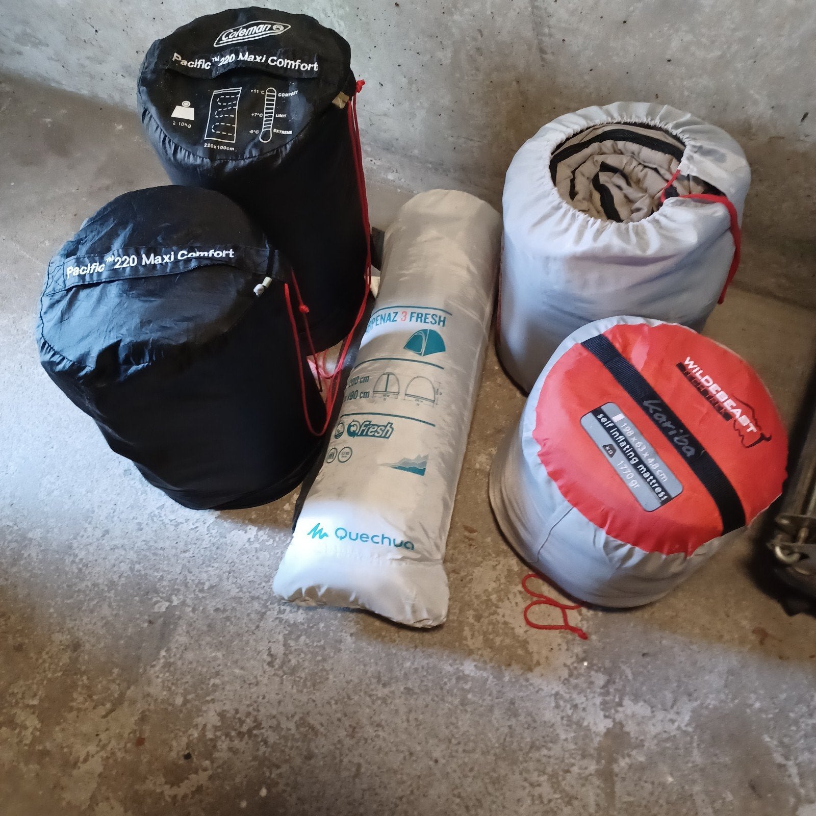 Drie persoons Tent of matras of slaapzak zgan, Caravans en Kamperen, Tenten, Ophalen, Zo goed als nieuw, Tot en met 2