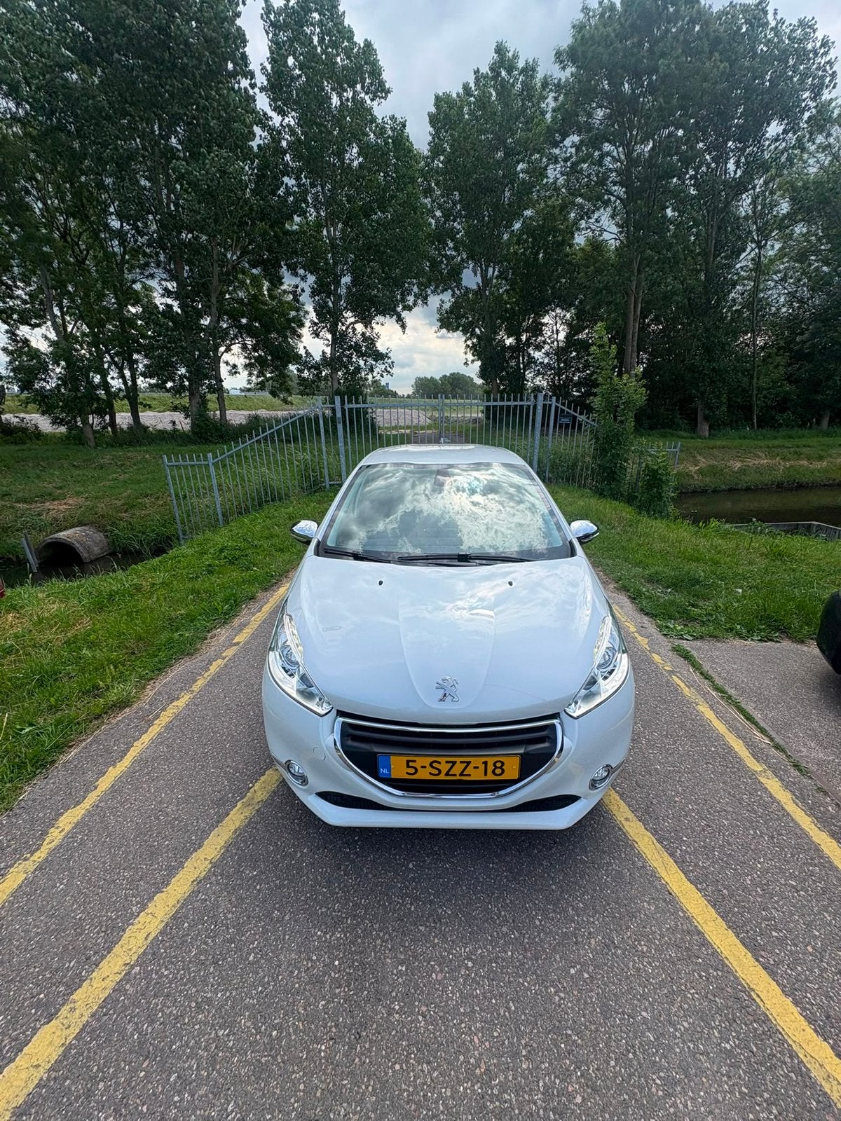 Peugeot 208 1.2 VTI 60KW 5-D 2-TR 2014 Wit, Auto's, Peugeot, Bedrijf, Benzine, A, Hatchback, Automaat, Origineel Nederlands, Wit