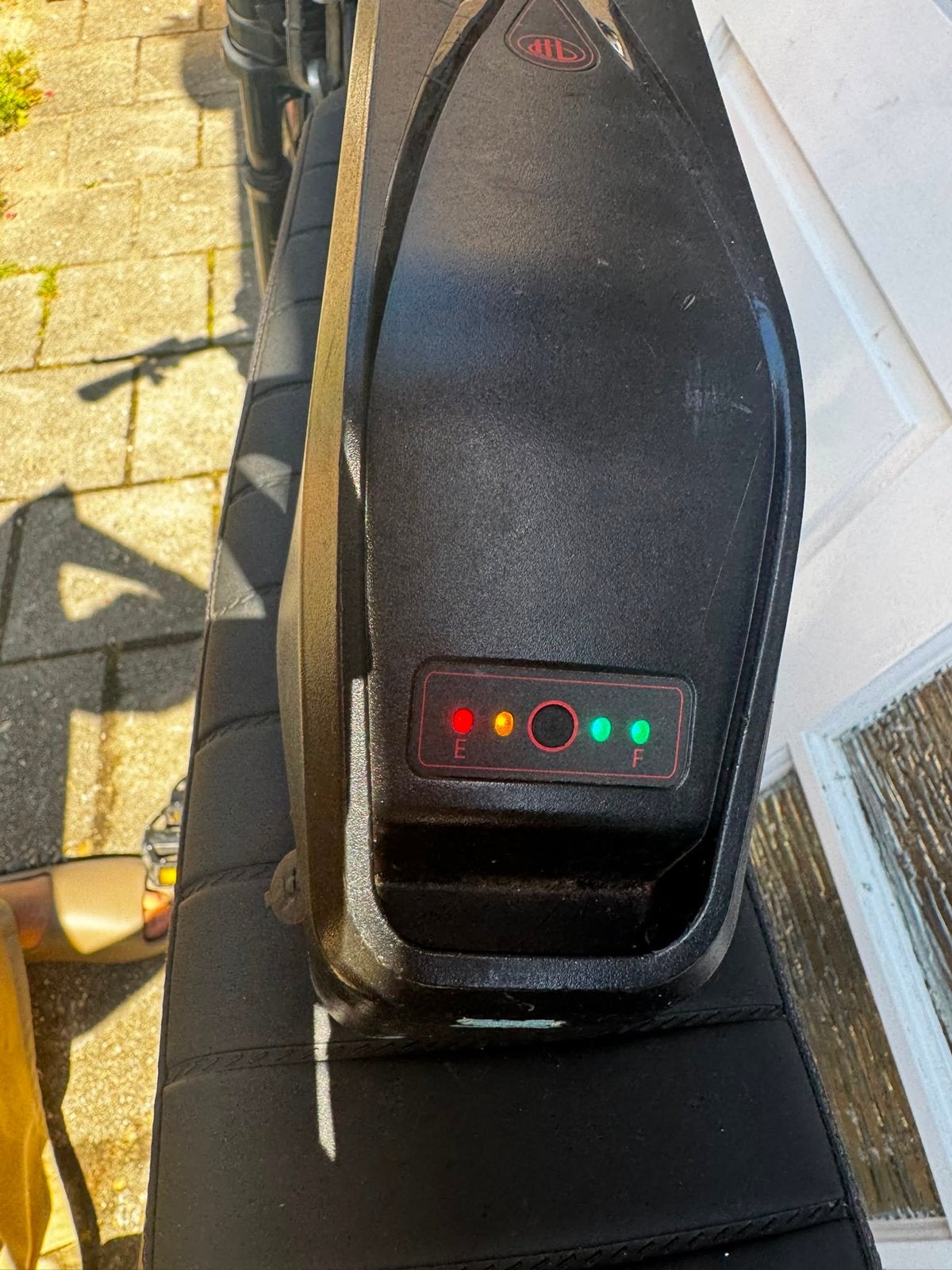 E-bike accu met indicator, Fietsen en Brommers, Elektrische fietsen, Ophalen, Gebruikt, 30 tot 50 km per accu, Overige merken