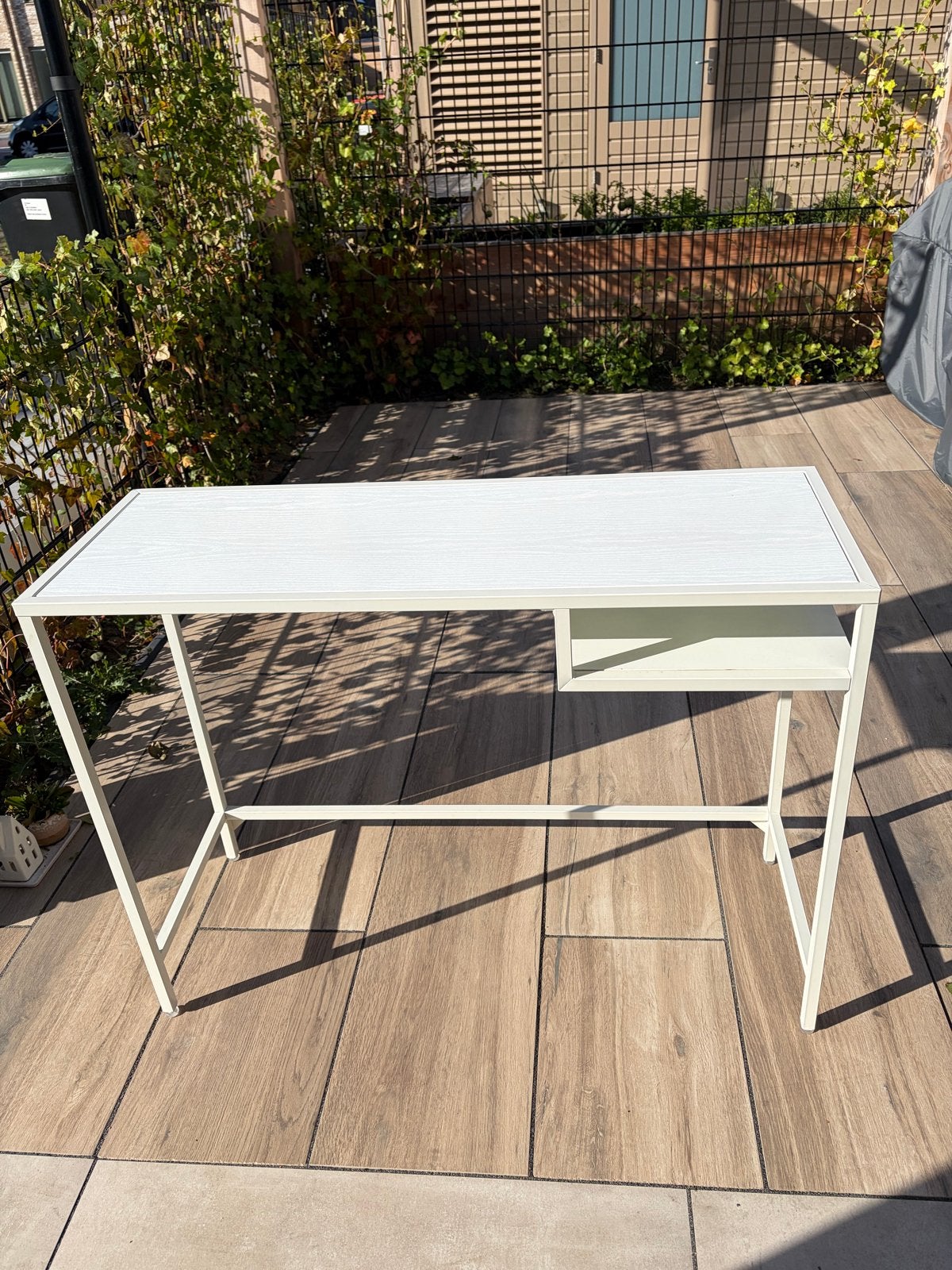 Modern wit bureau met opbergvak - Zo goed als nieuw, Ophalen, Gebruikt, 100 tot 150 cm, Glas