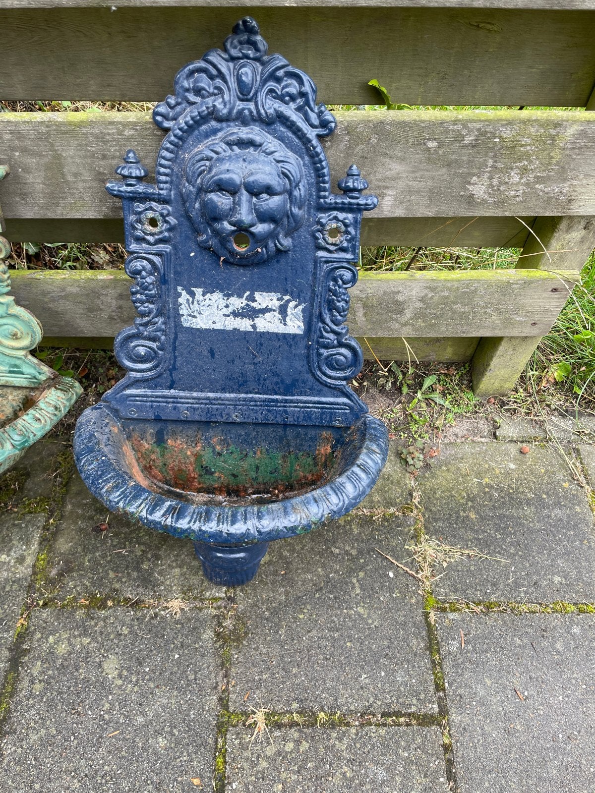Antieke Gietijzeren Waterbak met Leeuwenkop, Ophalen