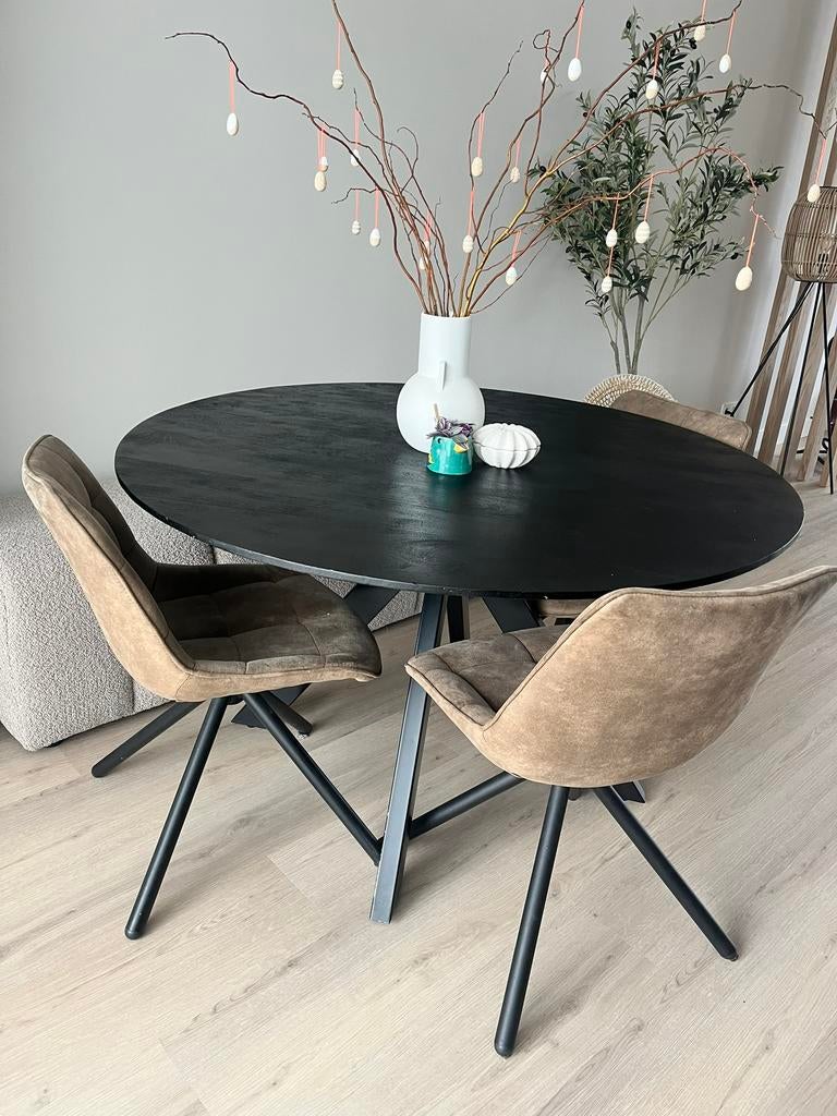 Zwarte ronde eettafel 130cm, Huis en Inrichting, Tafels | Eettafels, Ophalen, Zo goed als nieuw, Rond, 100 tot 150 cm