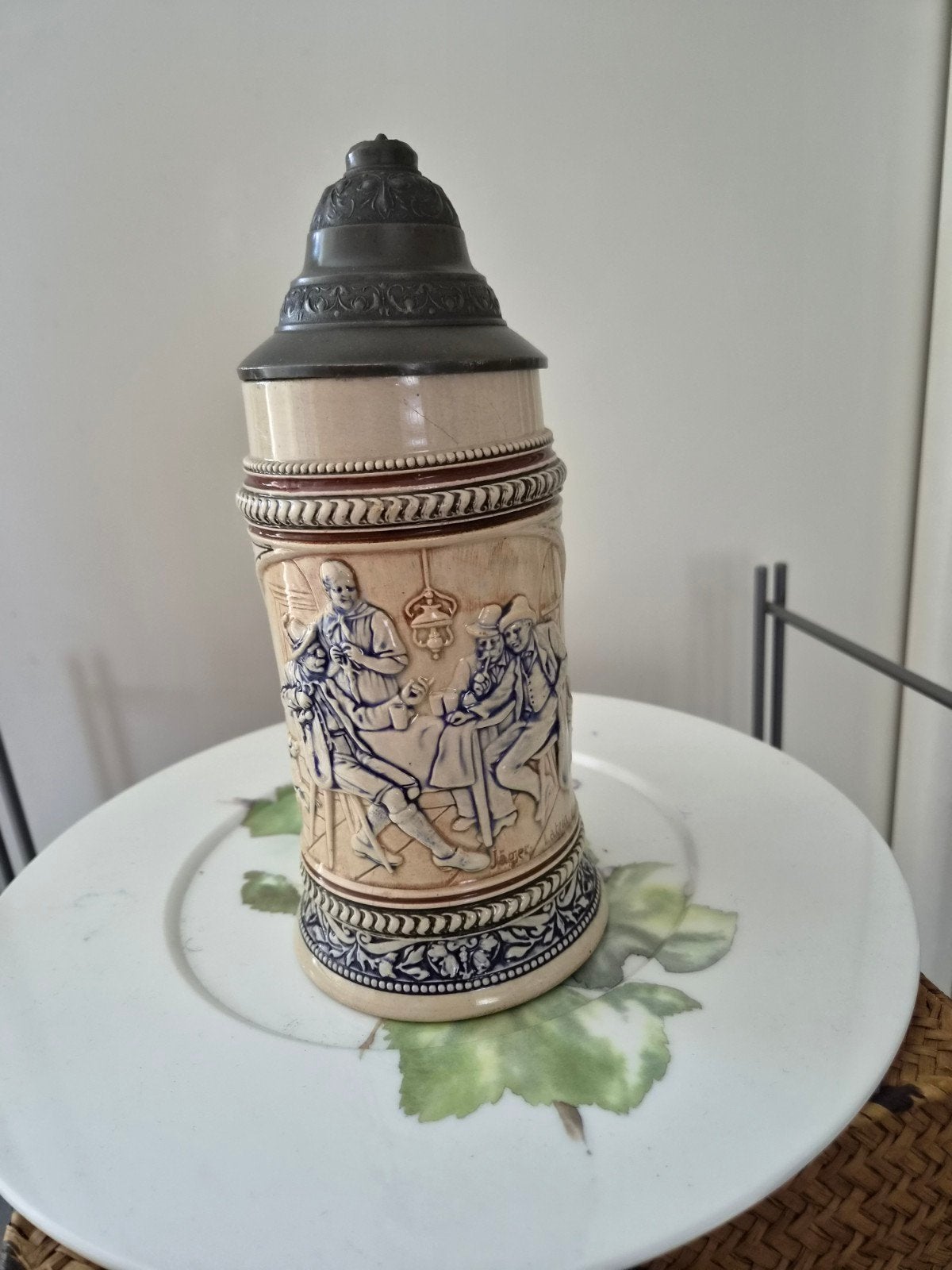 Antieke Duitse Bierpul met Reliëfdecoratie en Tin Deksel, Antiek en Kunst, Antiek | Keramiek en Aardewerk, Ophalen of Verzenden