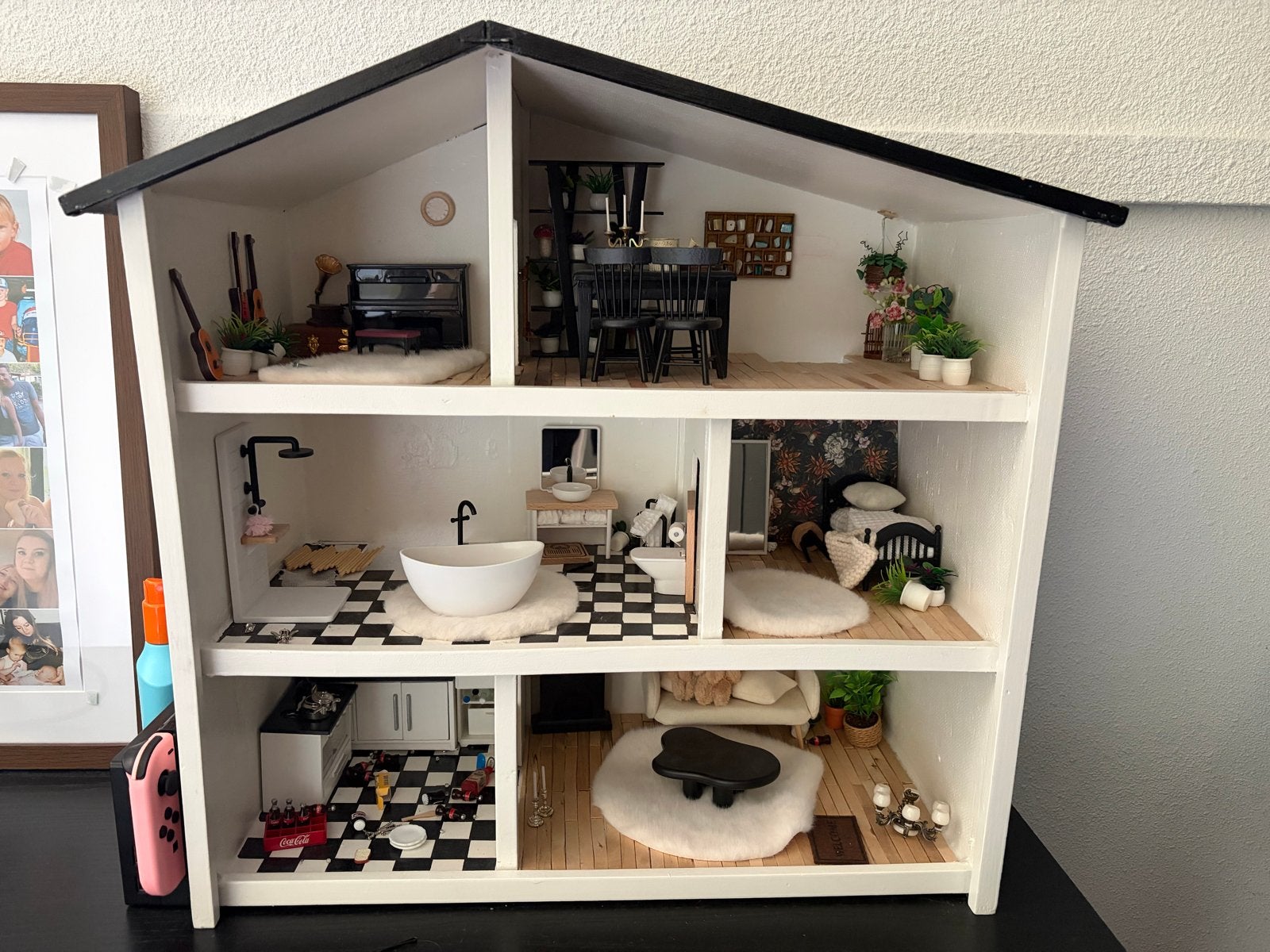 Uniek Handgemaakt Poppenhuis met Gedetailleerde Inrichting, Ophalen, Gebruikt, Poppenhuis