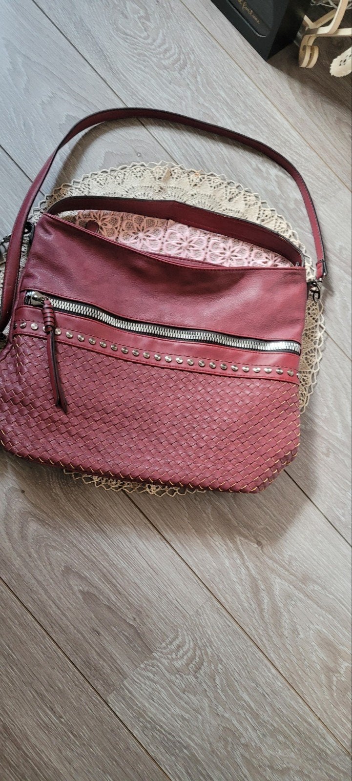 Stoere schoudertas met gevlochten details en s, Sieraden, Tassen en Uiterlijk, Ophalen of Verzenden, Schoudertasje